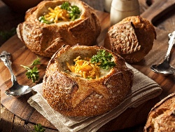 Крем супа с броколи, картофи и сирене чедър в хлебче (питки) - снимка на рецептата